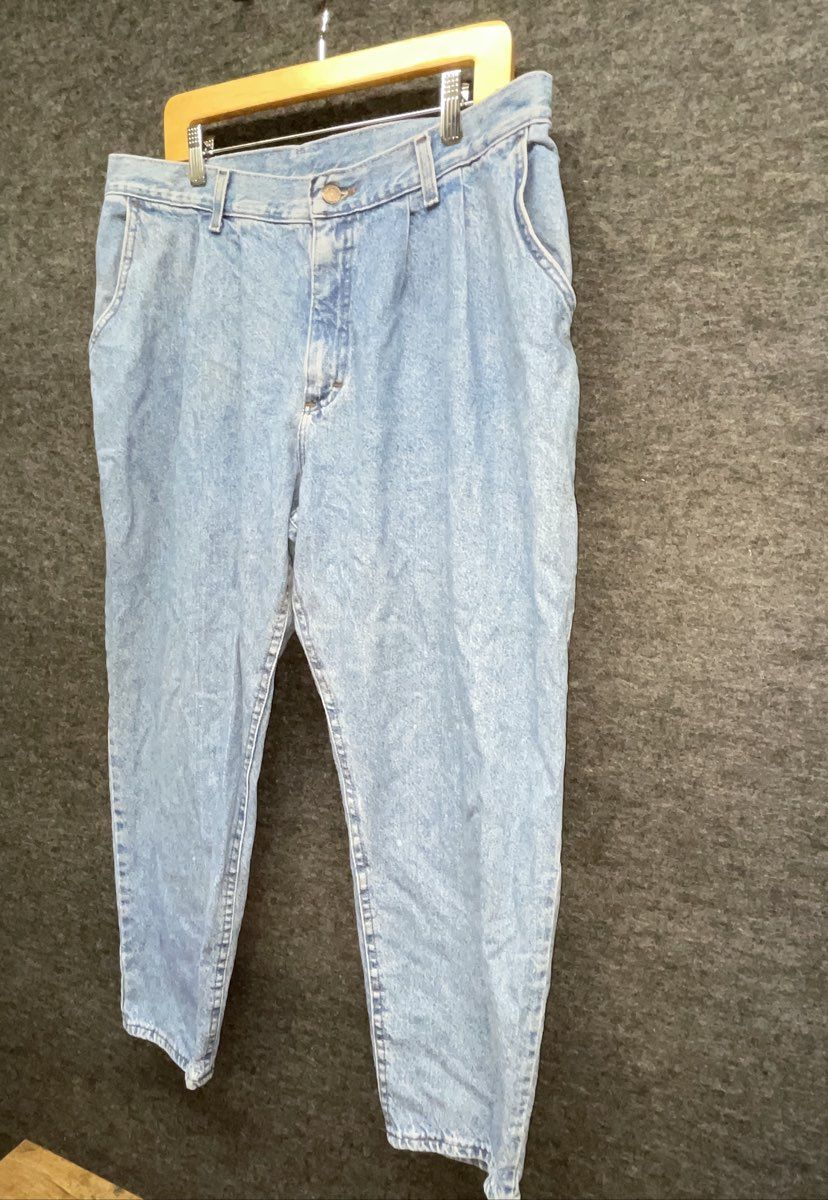 Vintage 90s Lee Women's Light Wash Pleated High Rise Mom Jeans Size 32