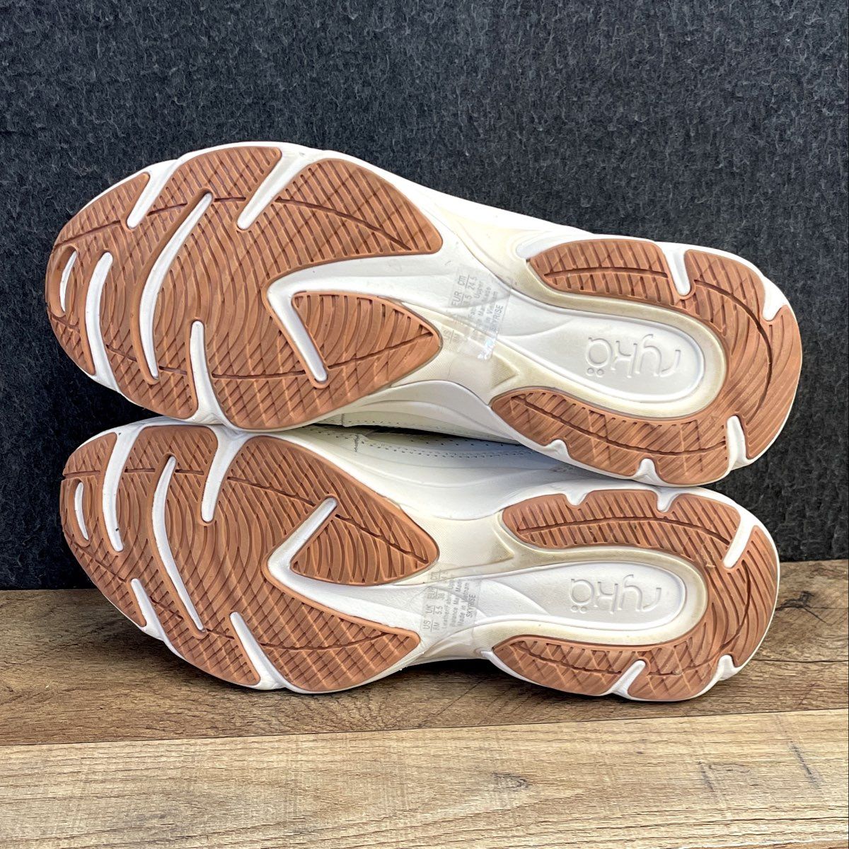 Ryka Skyrise Women's Walking Sneaker Off White Cream Leather Size 8