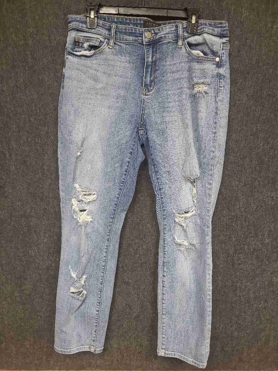 Judy Blue Women's Light Wash Distressed Ripped Boyfriend Fit Jeans Sz 13/31