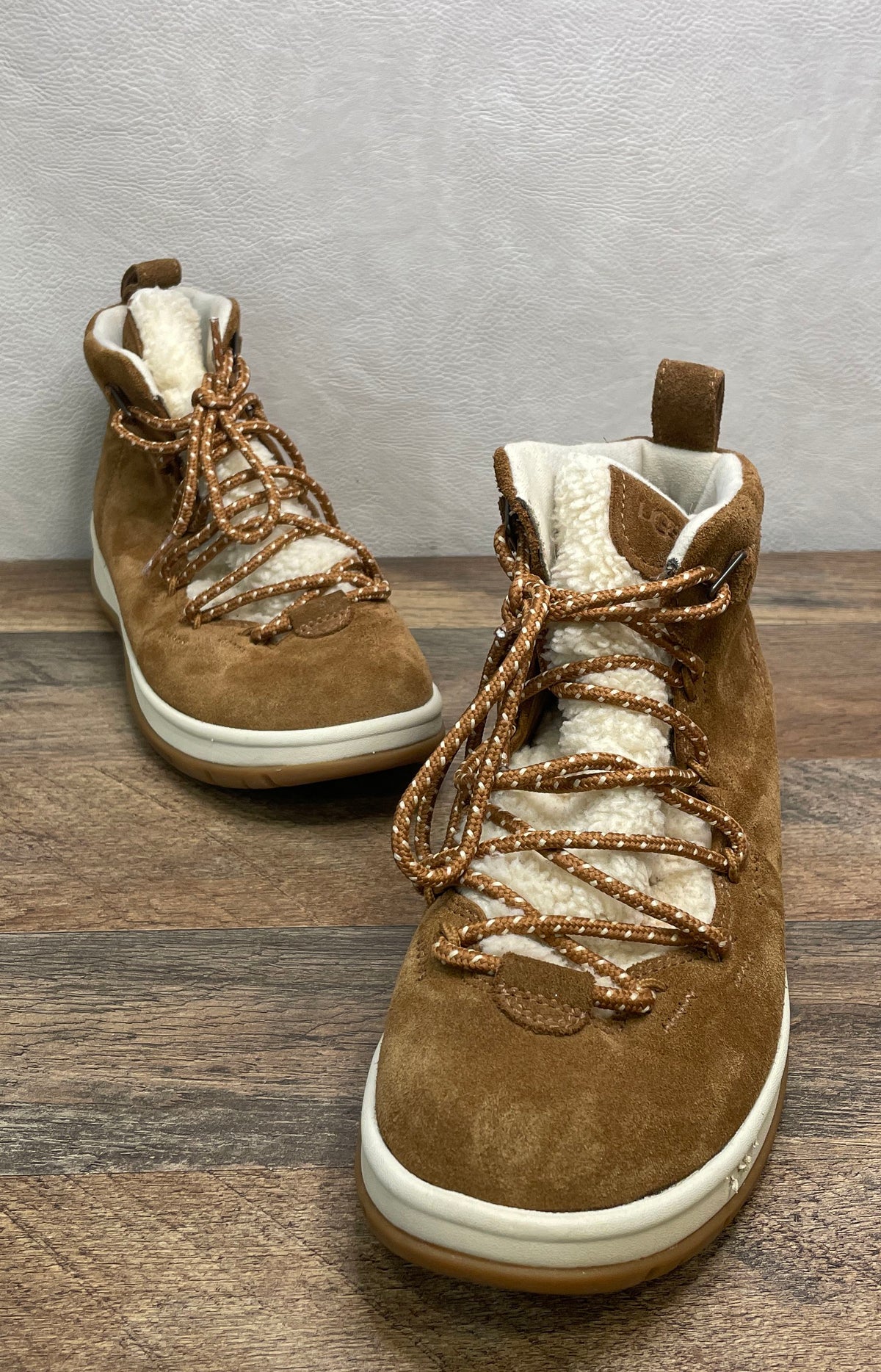 UGG Lakesider Heritage Mid Chestnut Suede Sneaker Boot Women's Size 9