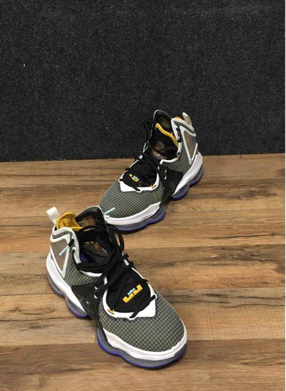 Nike LeBron 19 Hardwood Classics Basketball Shoes Black Yellow Purple Size 7.5