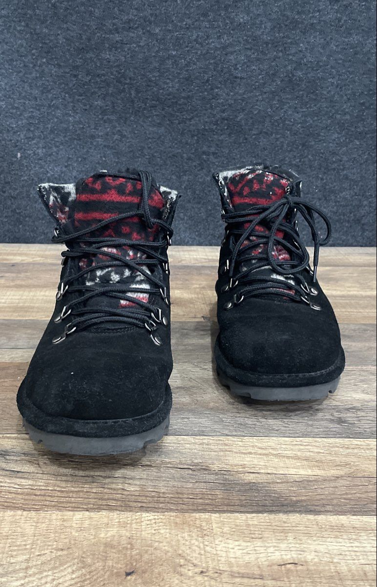 Bearpaw Women's Black Suede Hiker Lace Up Winter Boots Patterned Size 9