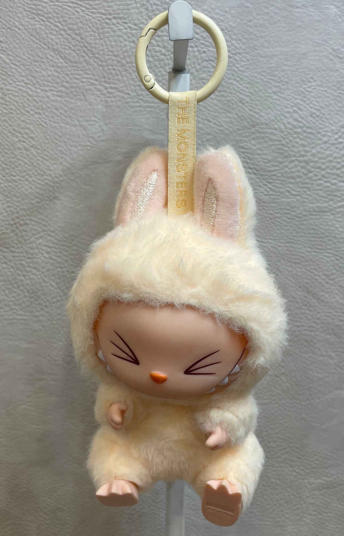 Pop Mart The Monsters Labubu Plush Pendant Keychain Cream Vinyl Kasing Lung