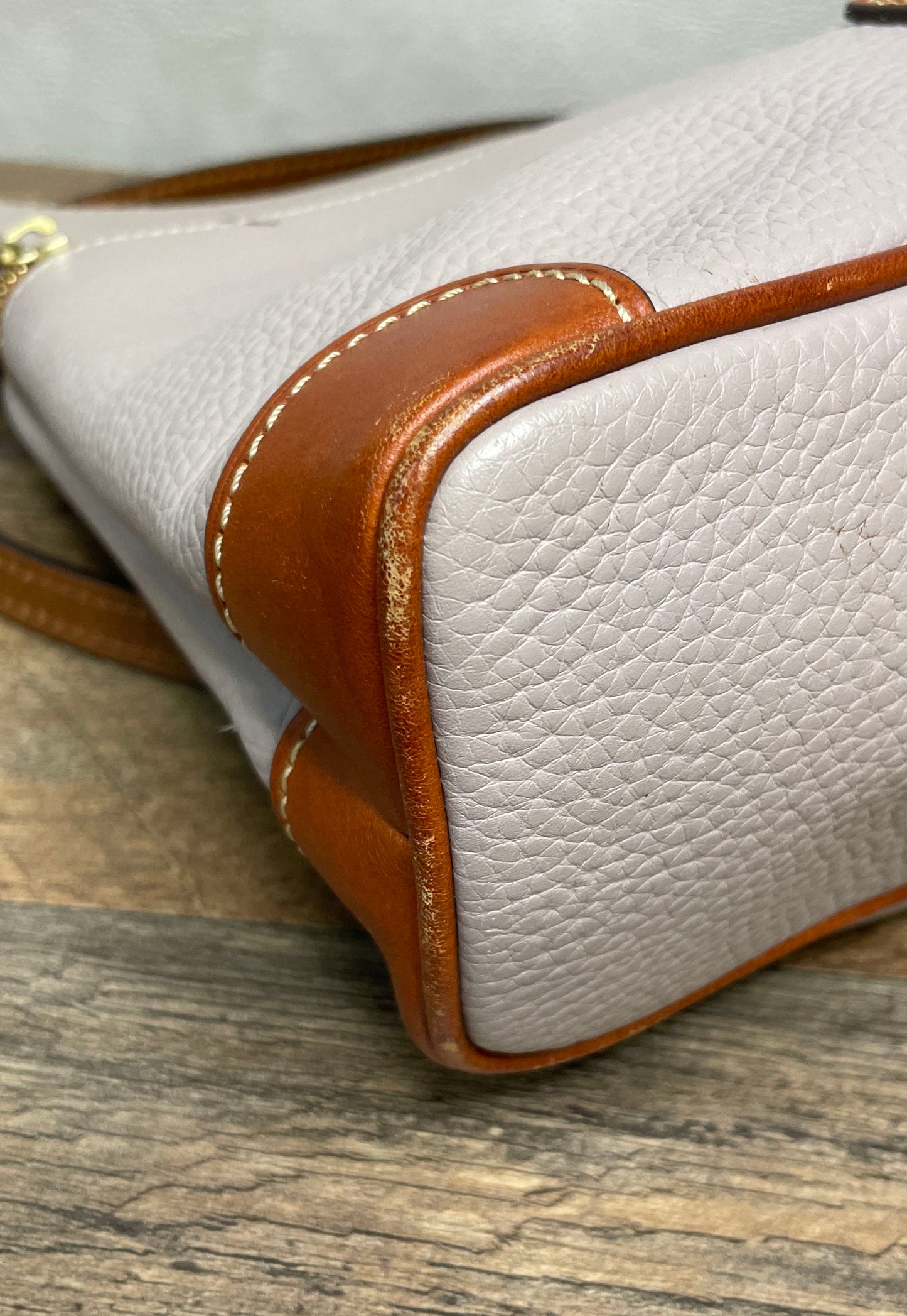 Dooney & Bourke Grey Lilac Pebble Grain Leather Crossbody Shoulder Bag Gold