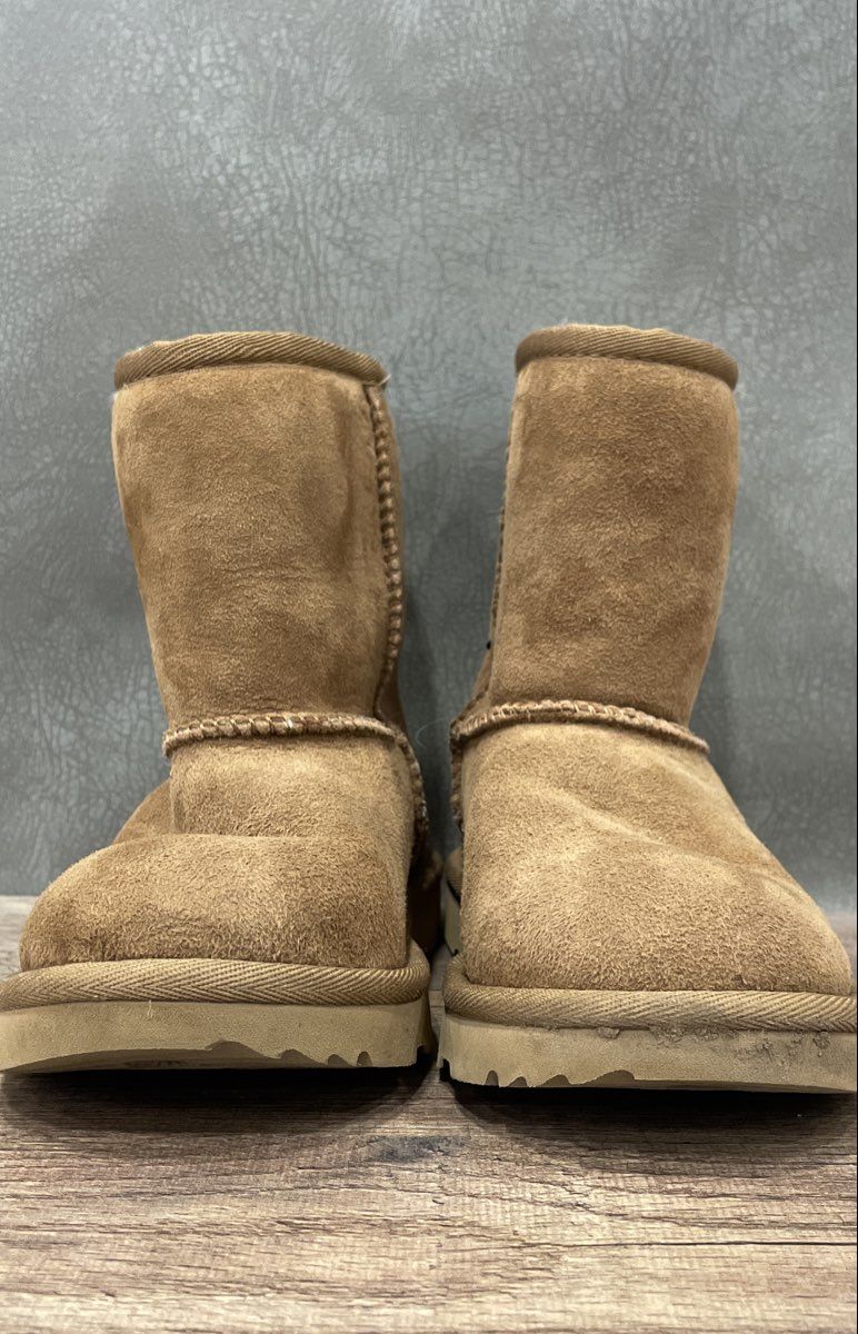 UGG Classic Short II Chestnut Suede Sheepskin Boots Women's Size 12