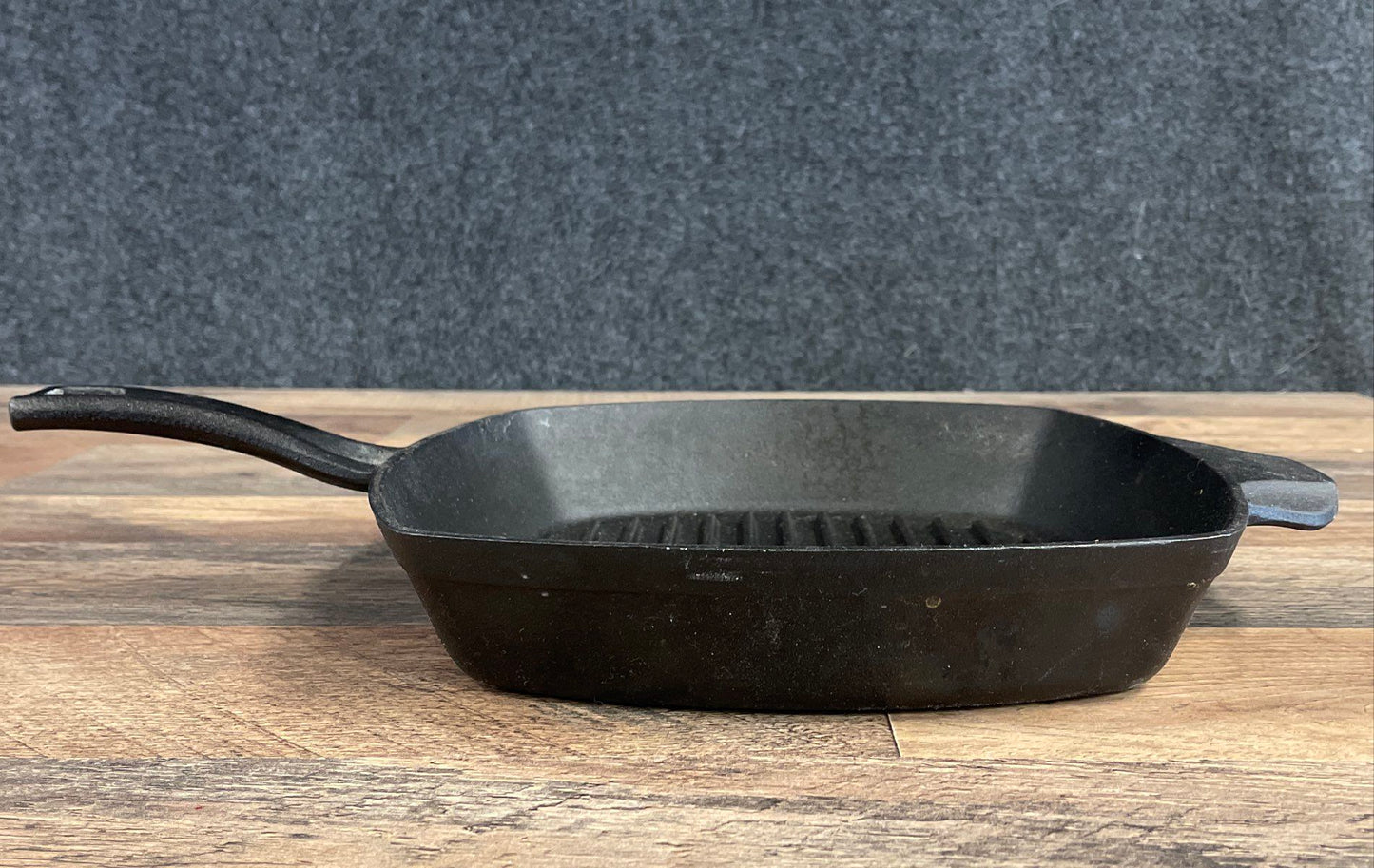 Calphalon Cast Iron 10 Inch Square Grill Pan Ribbed