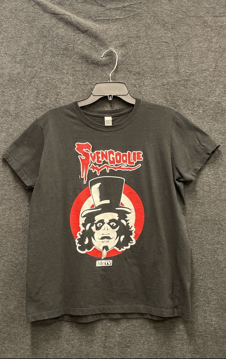 M&O Svengoolie Women's Black MeTV Official Chicken Thrower Graphic T-Shirt Sz L