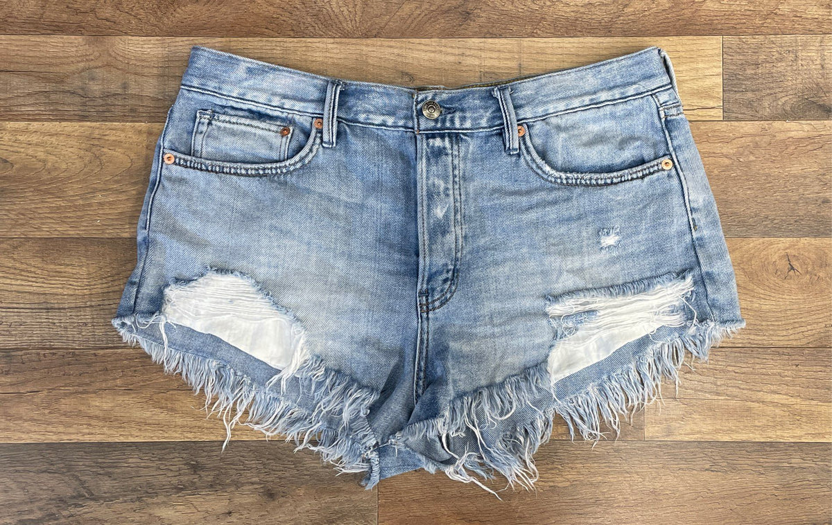Free People We The Free Women's Light Wash Distressed Frayed Hem Shorts Sz 30