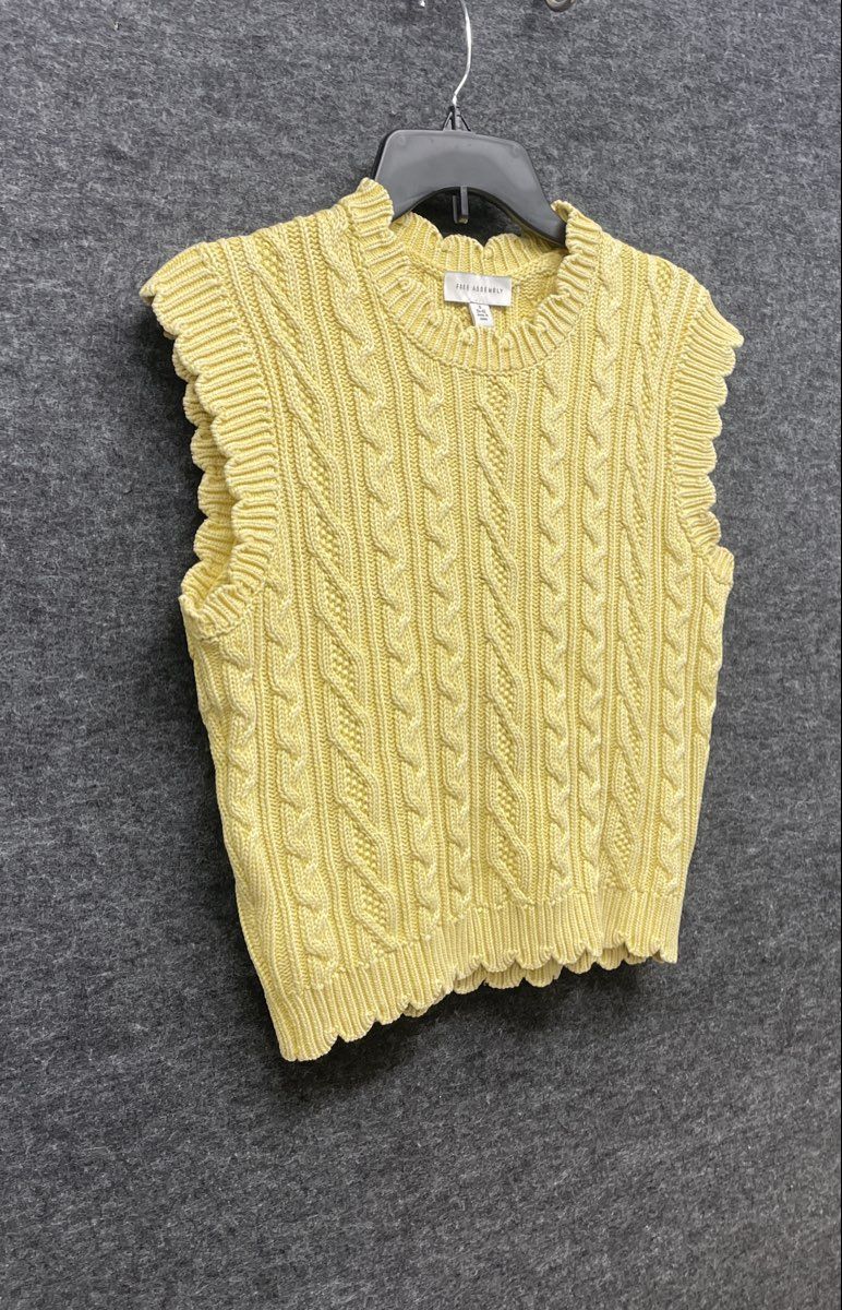 Free Assembly Women's Yellow Cable Knit Sweater Vest Scalloped Trim Size S 4-6