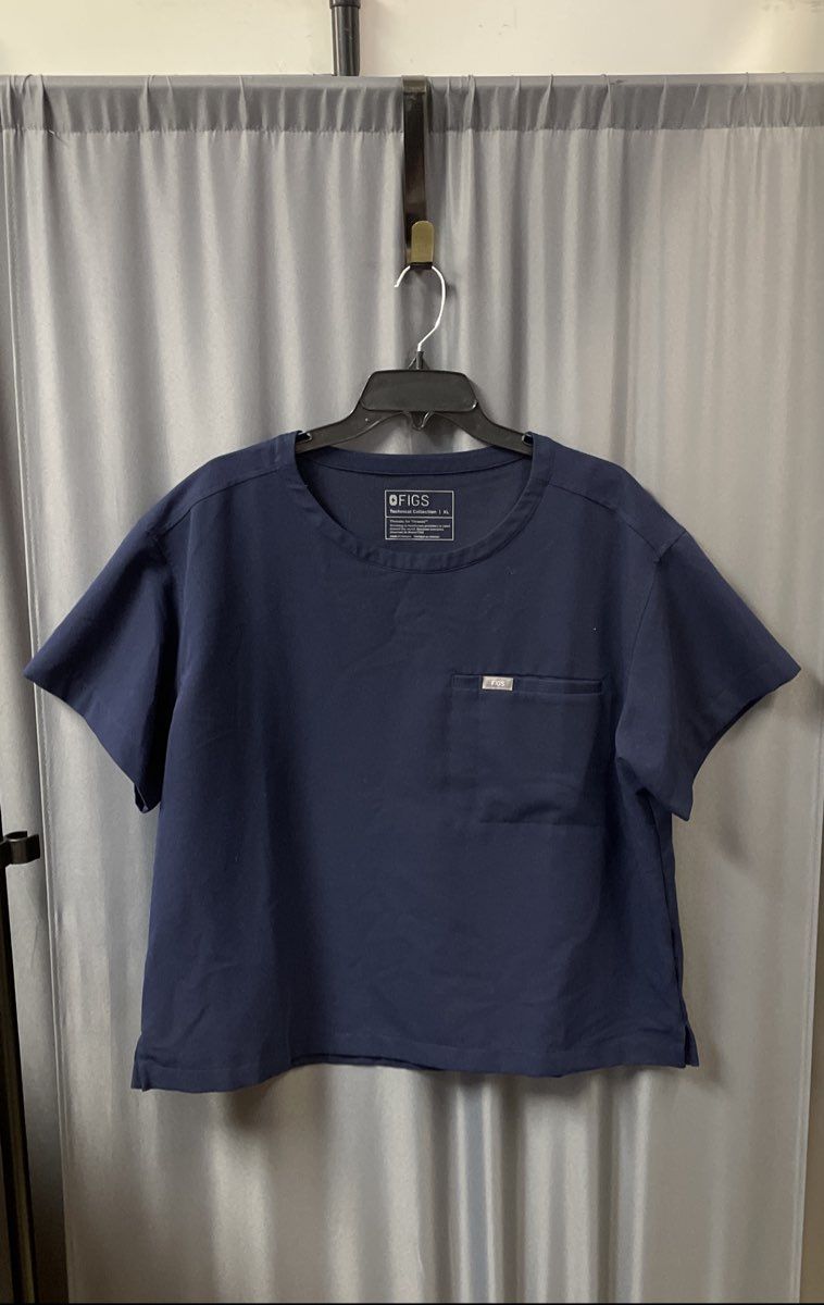 Figs Women's Navy Blue Technical Collection One Pocket Scrub Top Sz XL