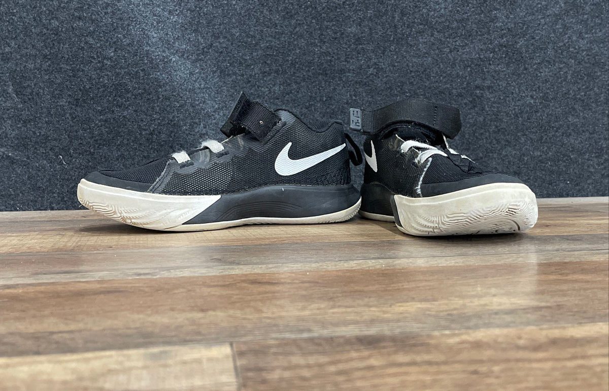 Nike Kyrie Flytrap 3 Black White Youth Basketball Shoes Size 2Y