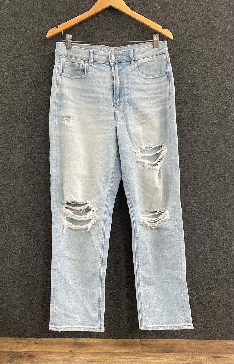 American Eagle Women's Light Wash Distressed Mom Straight Jeans Size 10 Reg