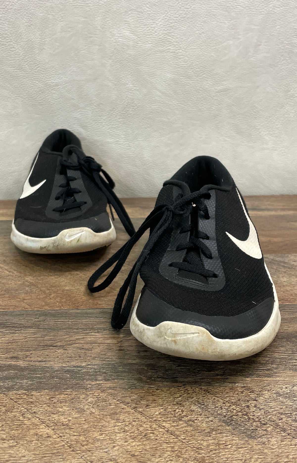 Nike Flex Experience RN 7 Black White Running Shoes Size 10