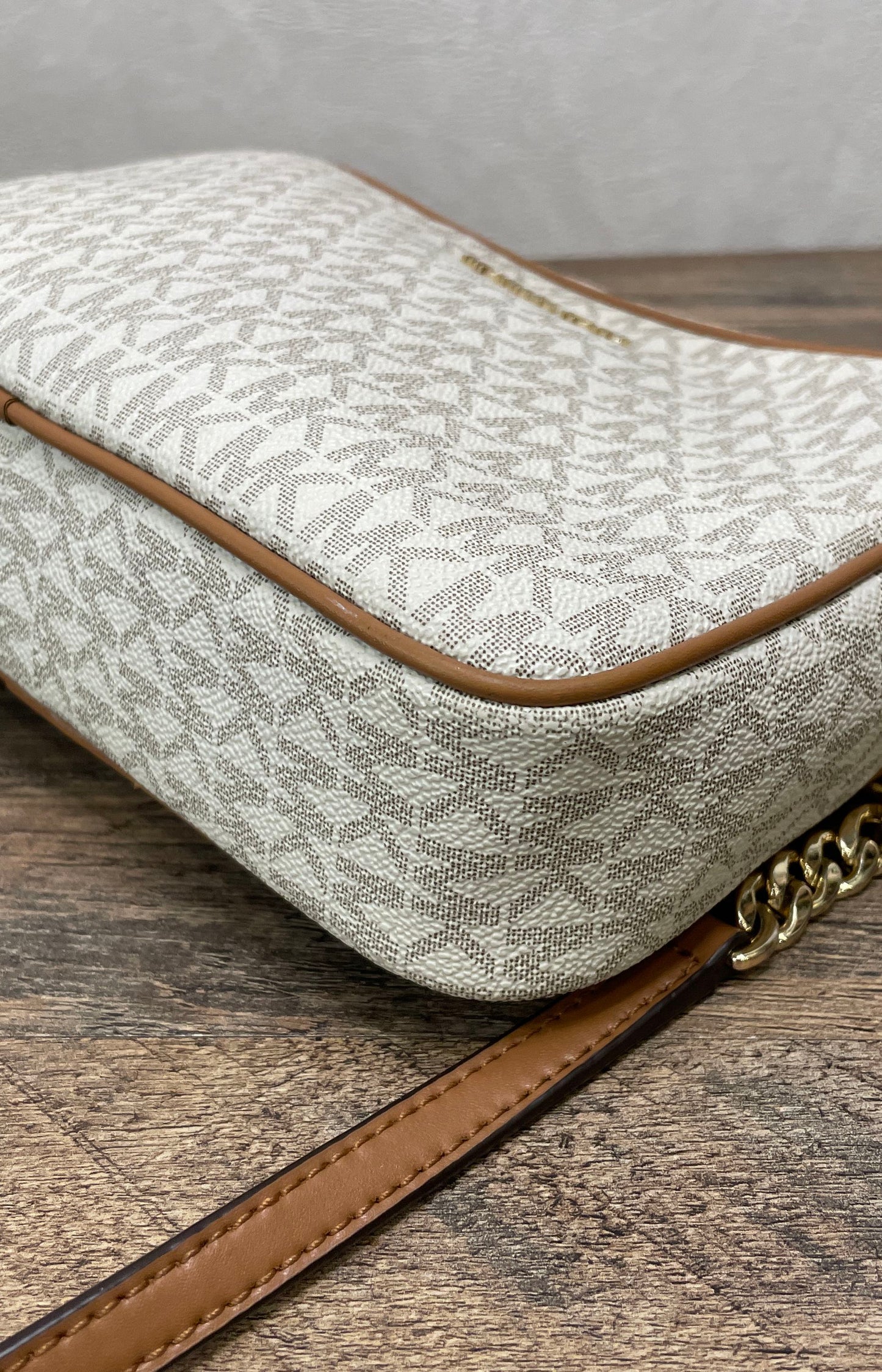 Michael Kors Vanilla Signature Jet Set Large Crossbody Bag Gold Hardware