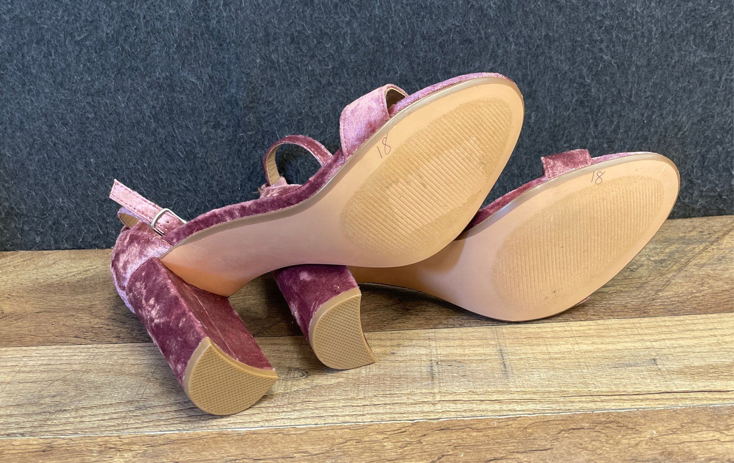 Steve Madden Carrson Blush Pink Velvet Ankle Strap Block Heel Sandals Size 9M