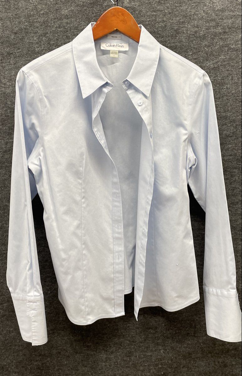 Calvin Klein Women's Light Blue Non-Iron Long Sleeve Button Up Shirt Sz 8