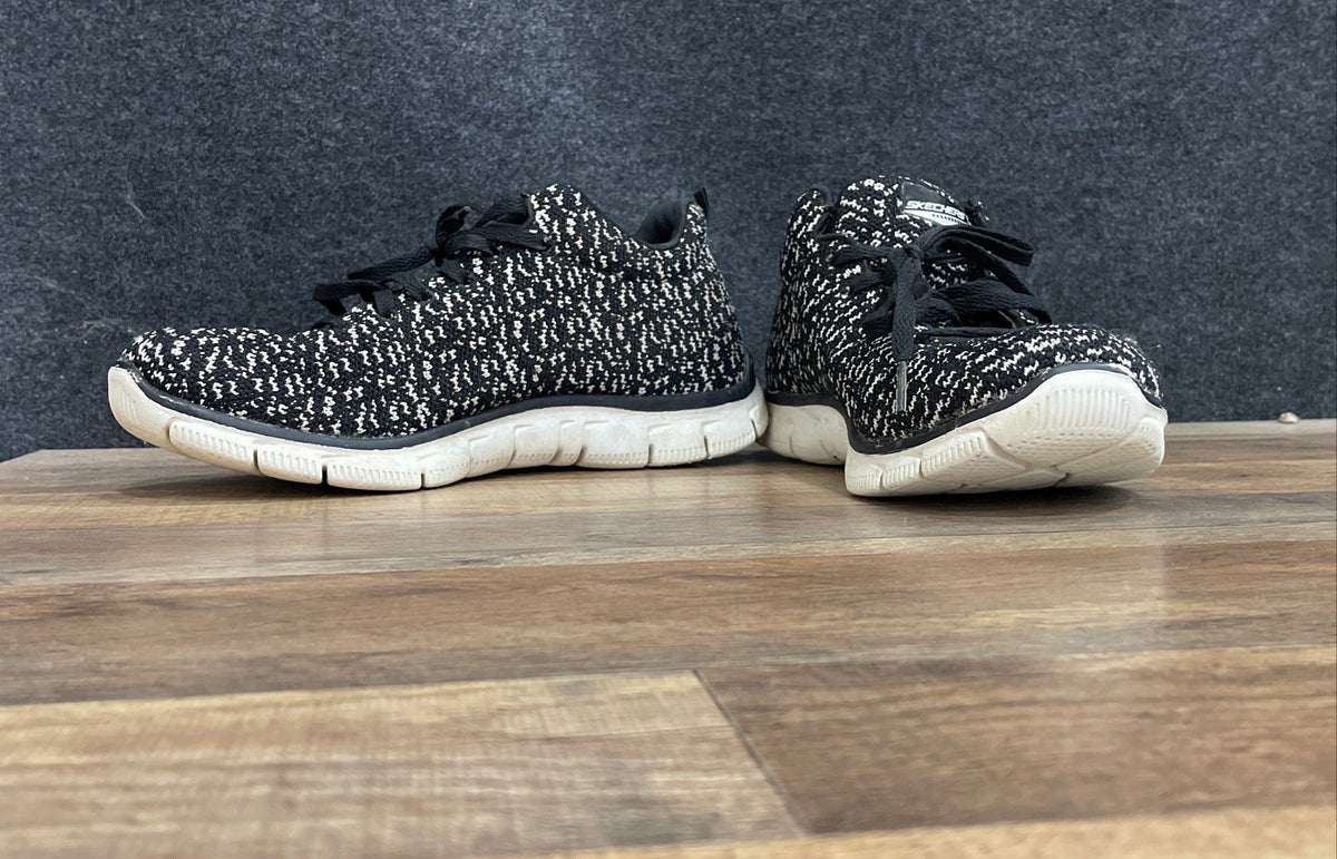 Skechers Memory Foam Black White Knit Lifestyle Sneakers Size 9.5
