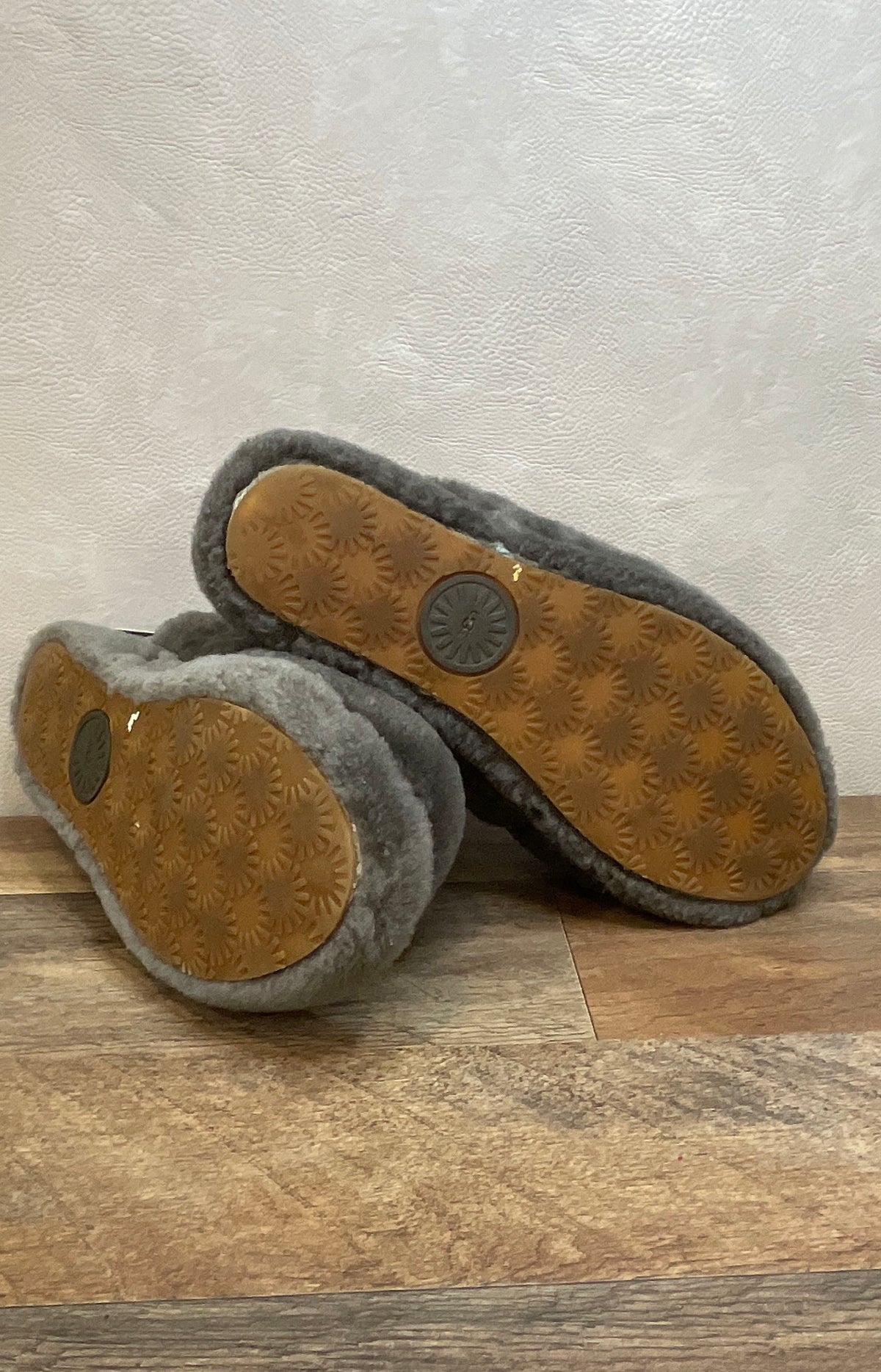 UGG Fluff Yeah Slide Charcoal Grey Sheepskin Platform Sandals Women's Size 8