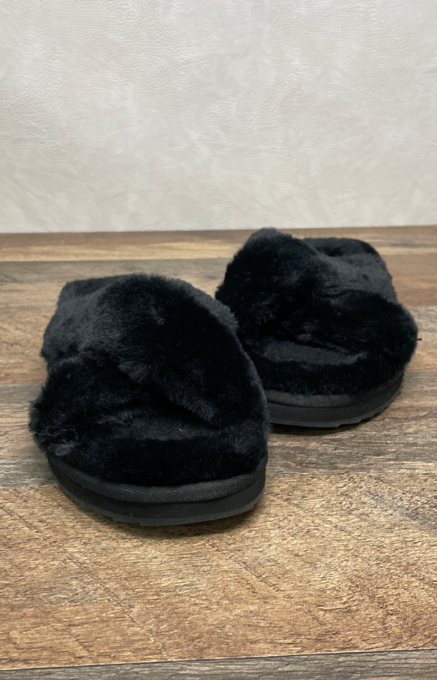 Koolaburra by UGG Fuzz-Ah Black Faux Fur Slide Sandals Women's Size 7