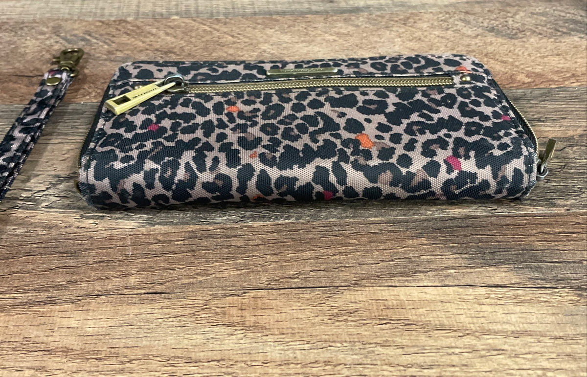 Travelon Leopard Print Zip Around Continental Wristlet Wallet With Box