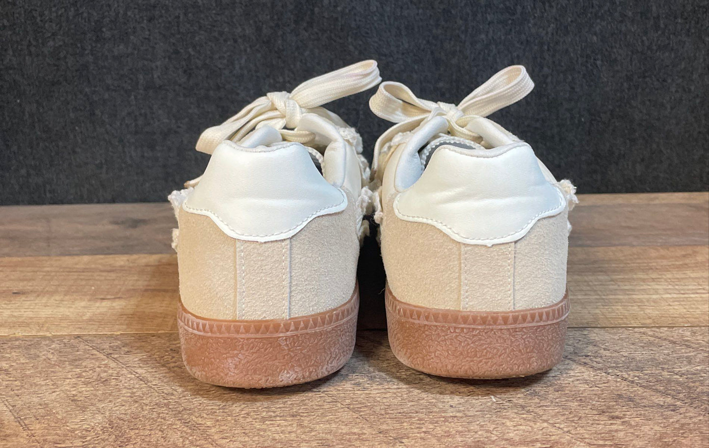 Tigeridea Tan Lace Edged Ruffle Low Top Gum Sole Sneakers Women's Size 8