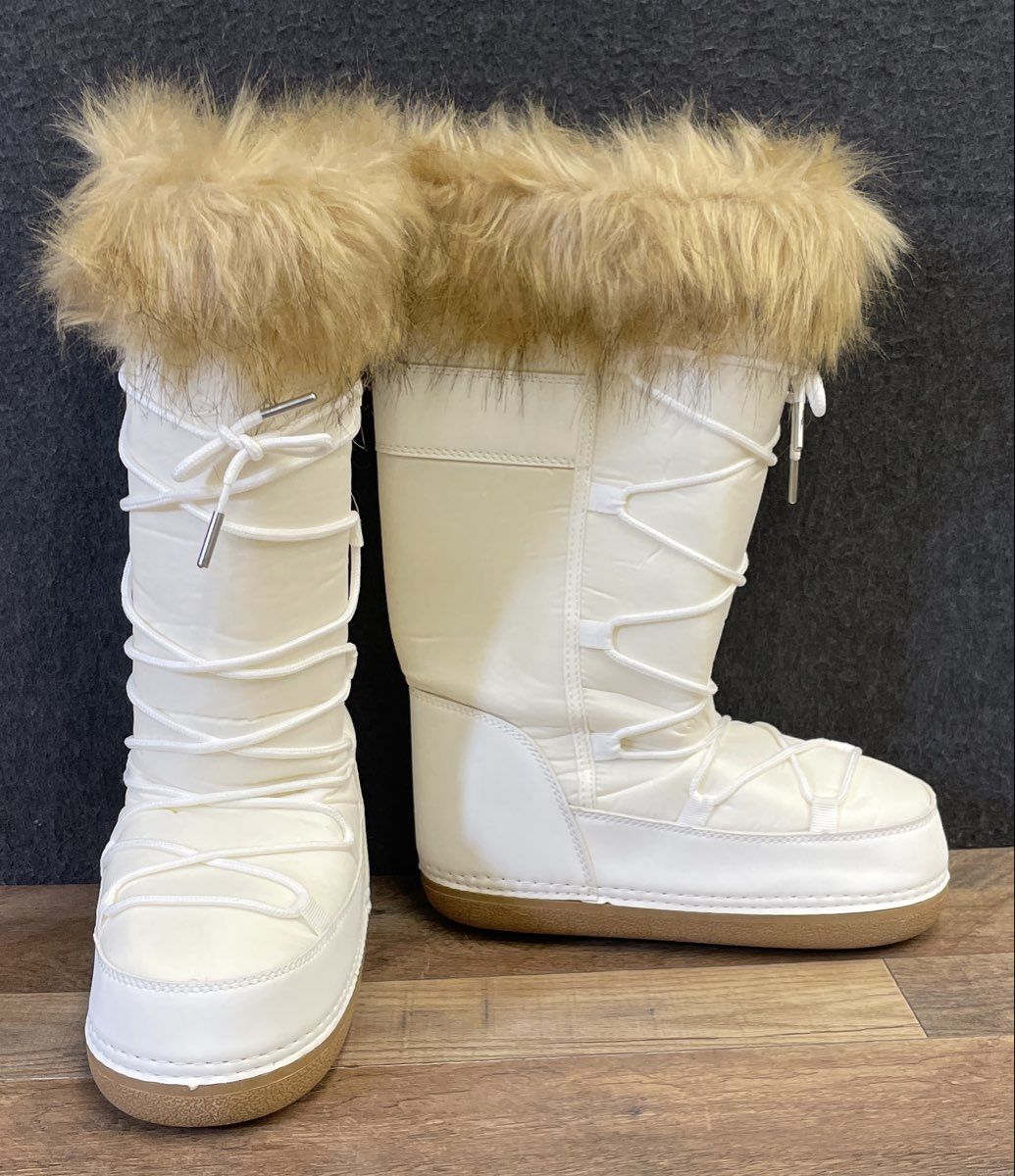 JustFab Alaska White Faux Fur Trim Winter Snow Moon Boots Size M 7-8