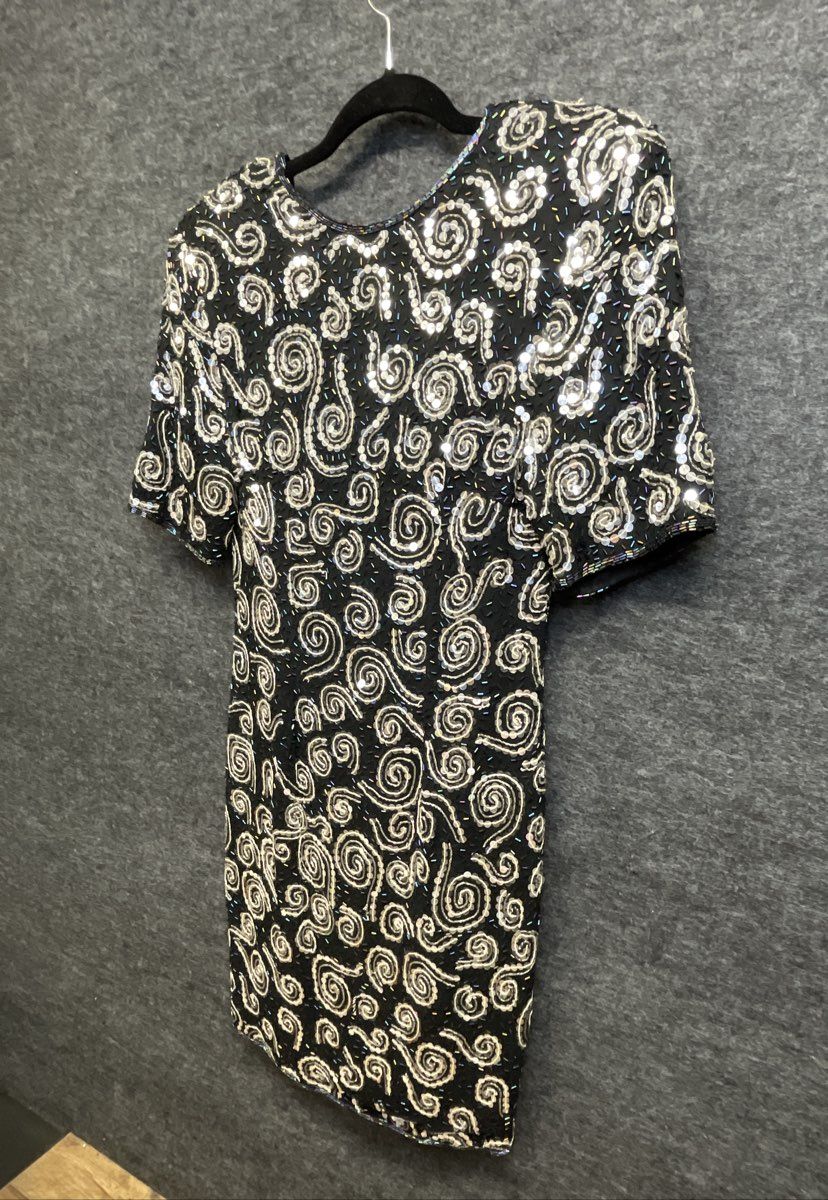 Vintage 80s Women's Black Silver Sequined Beaded Swirl Cocktail Sheath Dress