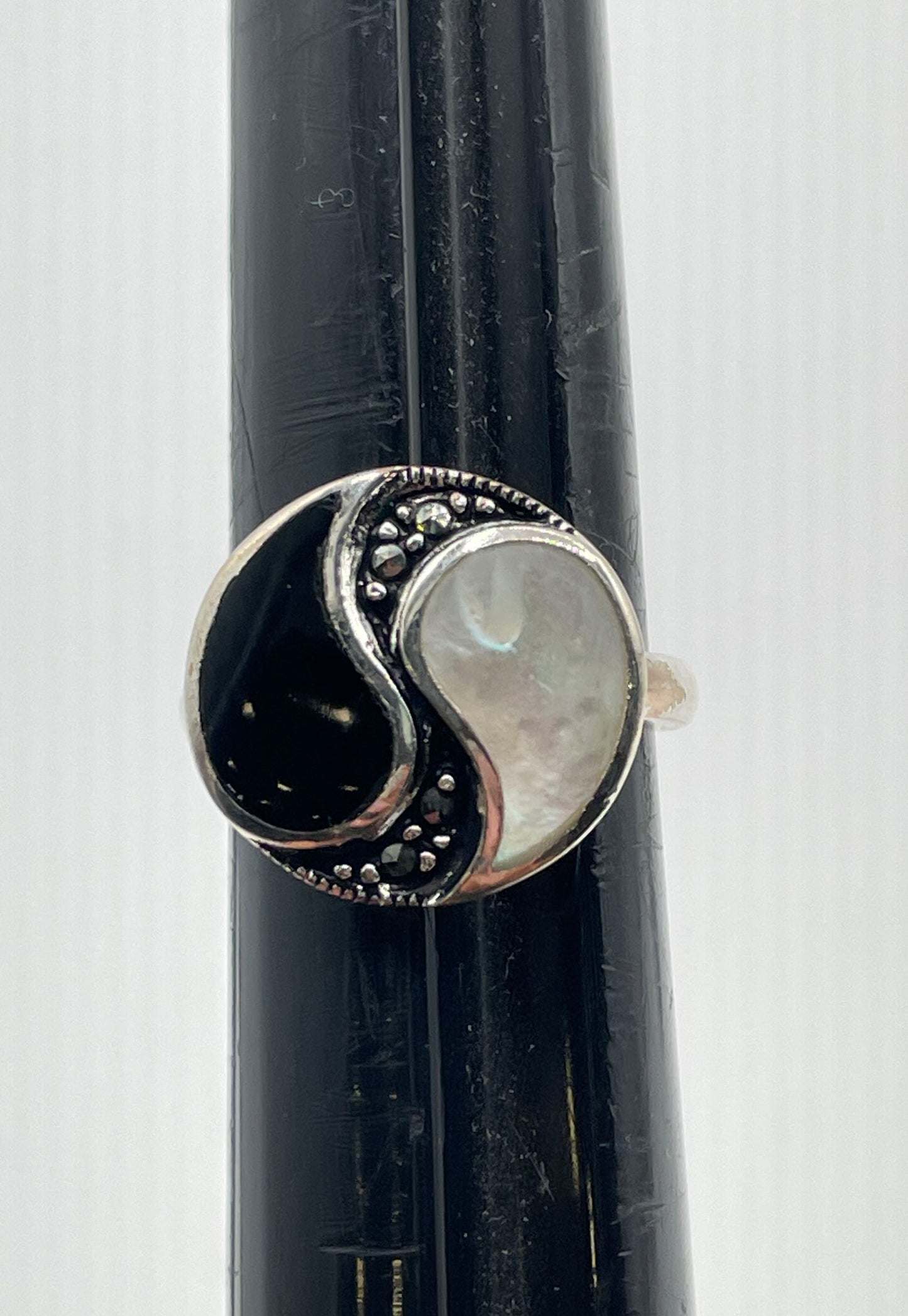 925 Sterling Silver Mother of Pearl Black Onyx Marcasite Yin Yang Ring 5.6g