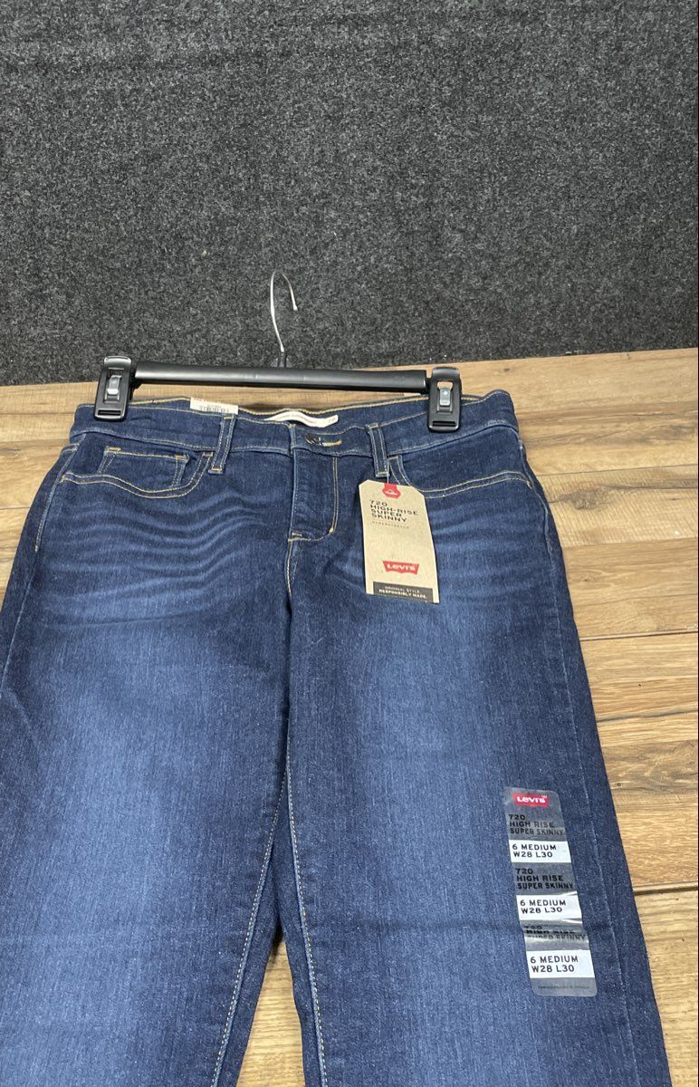 Levi's Women's 720 High-Rise Super Skinny Jeans Dark Wash NWT Sz 6M W28 L30