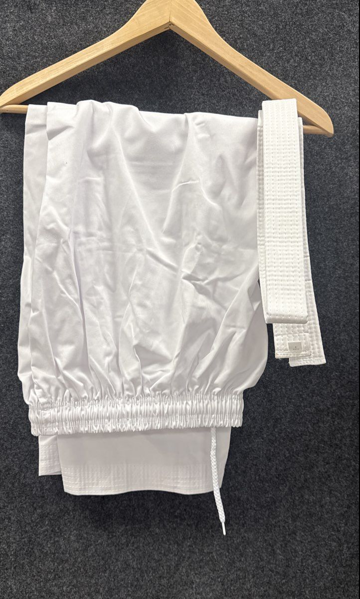 US Academy of Taekwondo Dobok Set White V-Neck Graphic Back Size 2