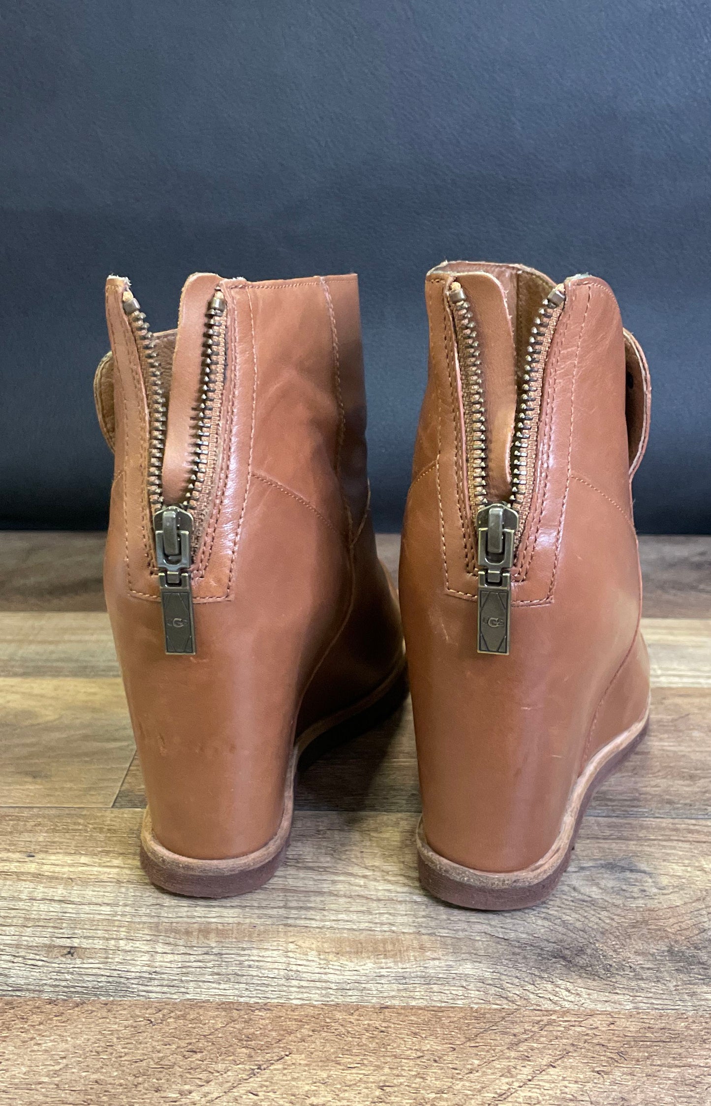 UGG Yarin Chestnut Leather Wedge Ankle Boots Women's Size 8