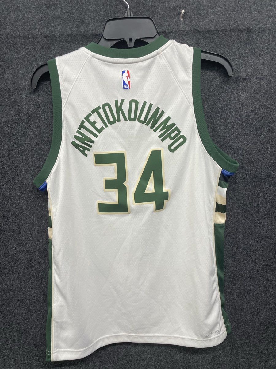 Nike Youth Milwaukee Bucks Giannis Antetokounmpo #34 Association Jersey Sz L