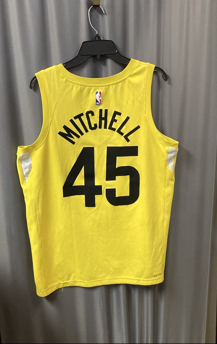 Nike Men's Utah Jazz Donovan Mitchell #45 Swingman Jersey Yellow Icon Edition 48
