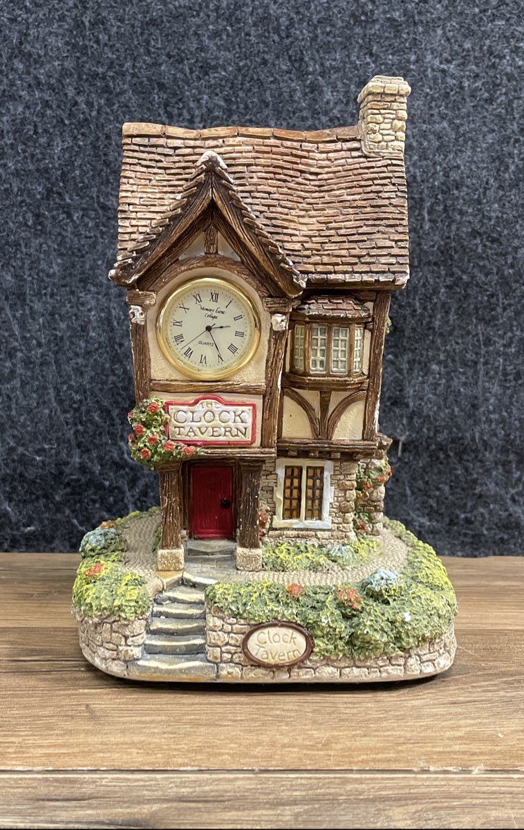 Peter Tomlins Memory Lane Cottages The Clock Tavern Miniature House Clock 1993