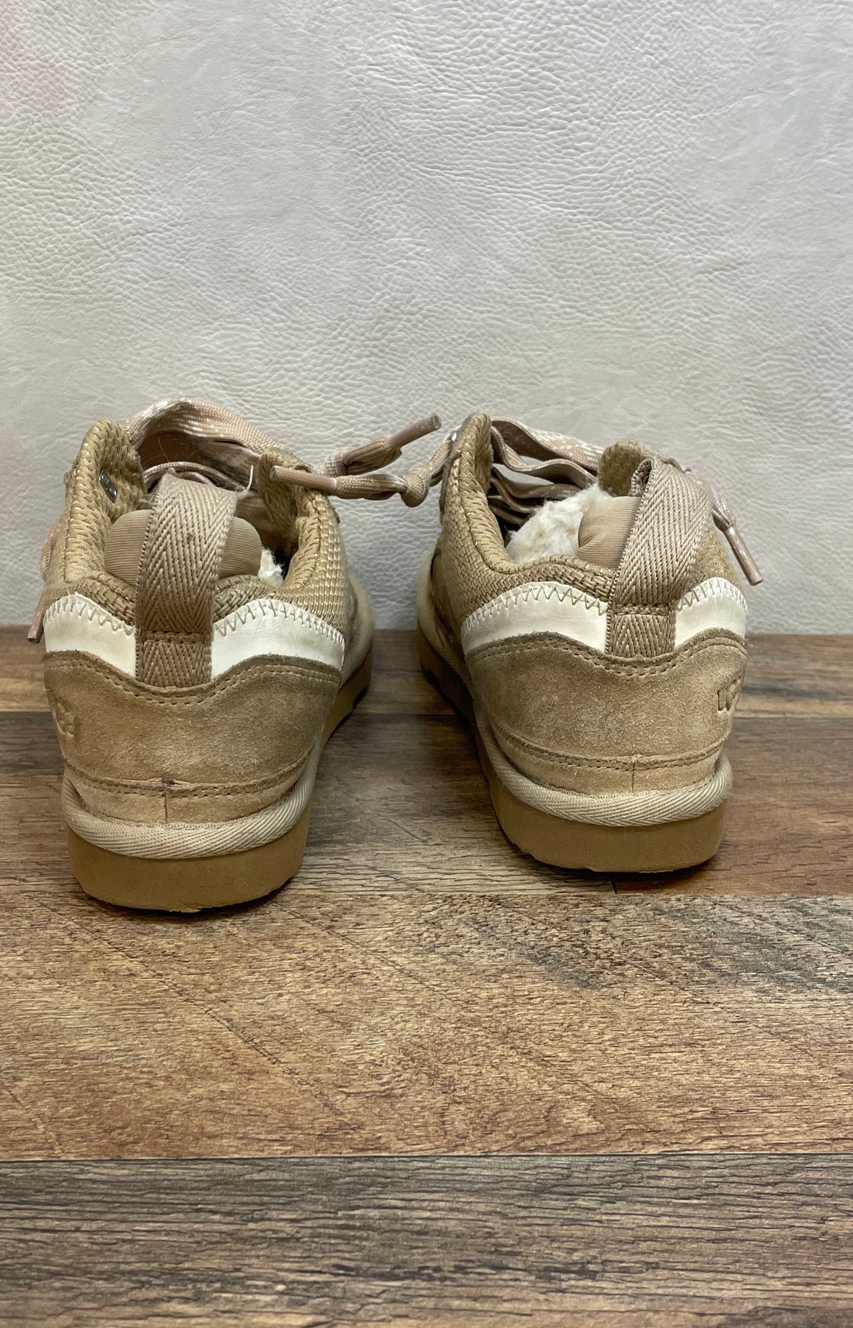 UGG Lowmel Sand Tan Kids Youth Fleece Lined Sneakers Size 2