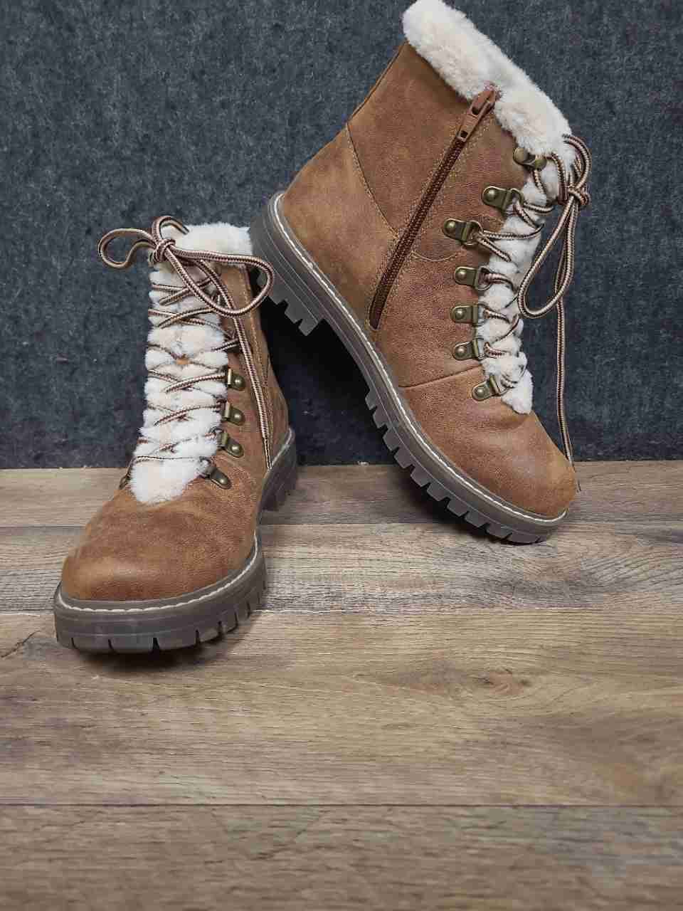 Cliffs by White Mountain Major Way Brown Faux Fur Lace Up Ankle Boots Size 8.5M