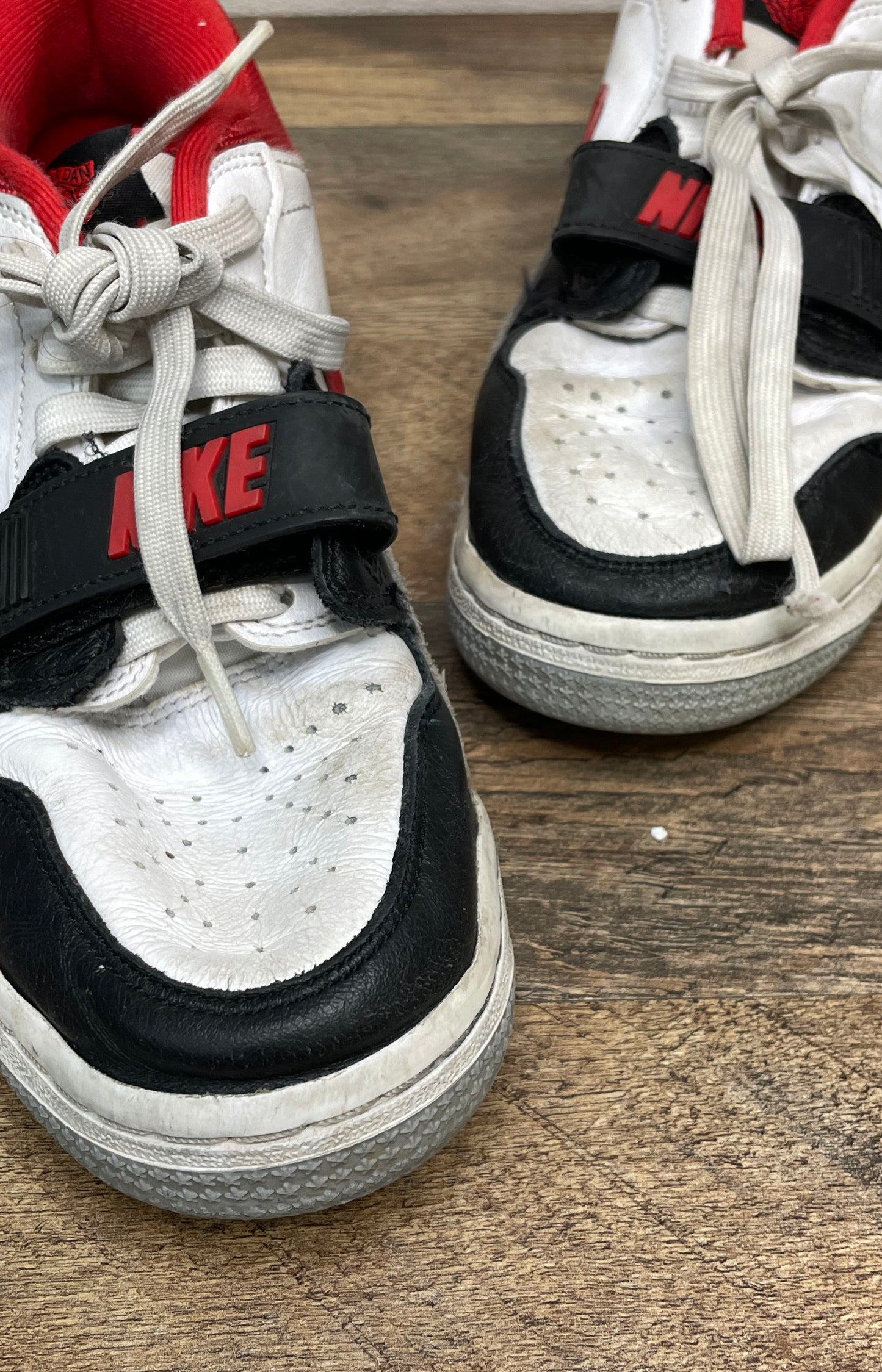 Jordan Legacy 312 Low Chicago White Black Red Youth Sneakers Size 5.5Y