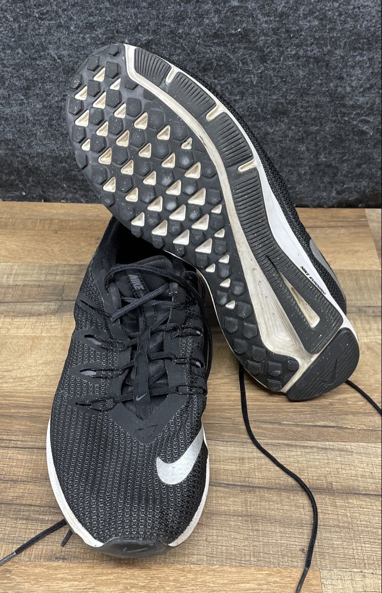 Nike Quest Black Metallic Silver White Running Shoes Men's Size 10.5