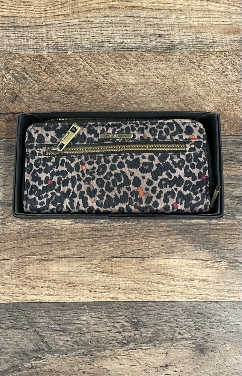 Travelon Leopard Print Zip Around Continental Wristlet Wallet With Box