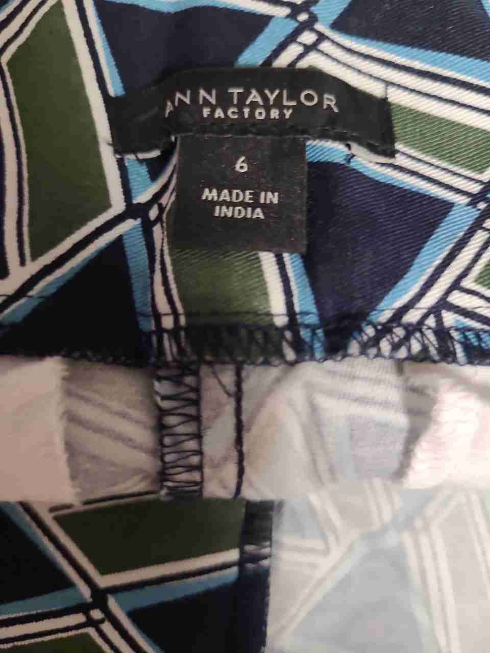 Ann Taylor Factory Women's Navy Green White Geometric Pattern Shorts Sz 6