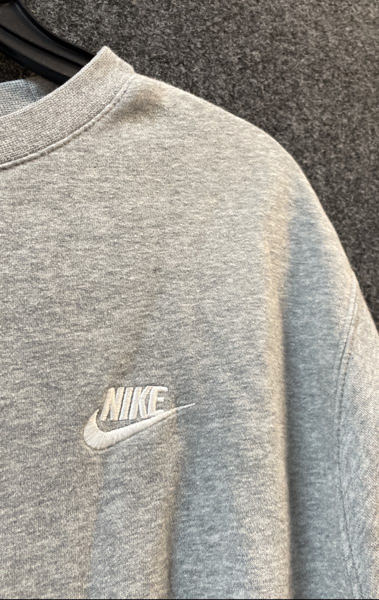 Nike Men's Crewneck Sweatshirt Heather Grey Embroidered Swoosh Logo Size L