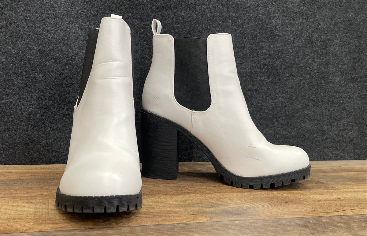 Soda White Black Lug Sole Chelsea Block Heel Boots Women's Size 10