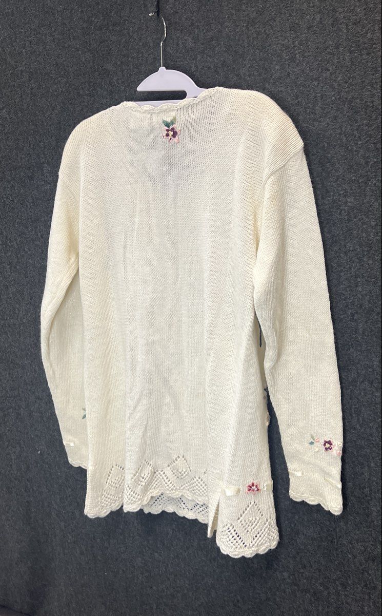 Vintage Y2K Capacity Women's Cream Floral Embroidered Crochet Hem Sweater Sz S