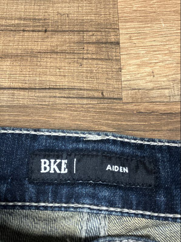BKE Men's Aiden Straight Leg Blue Jeans Distressed Faded Whiskered Sz 32x32