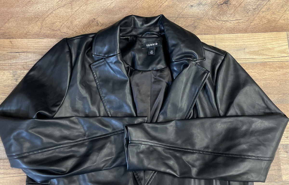 Torrid Women's Black Vegan Leather Notch Lapel Blazer Jacket Size 00