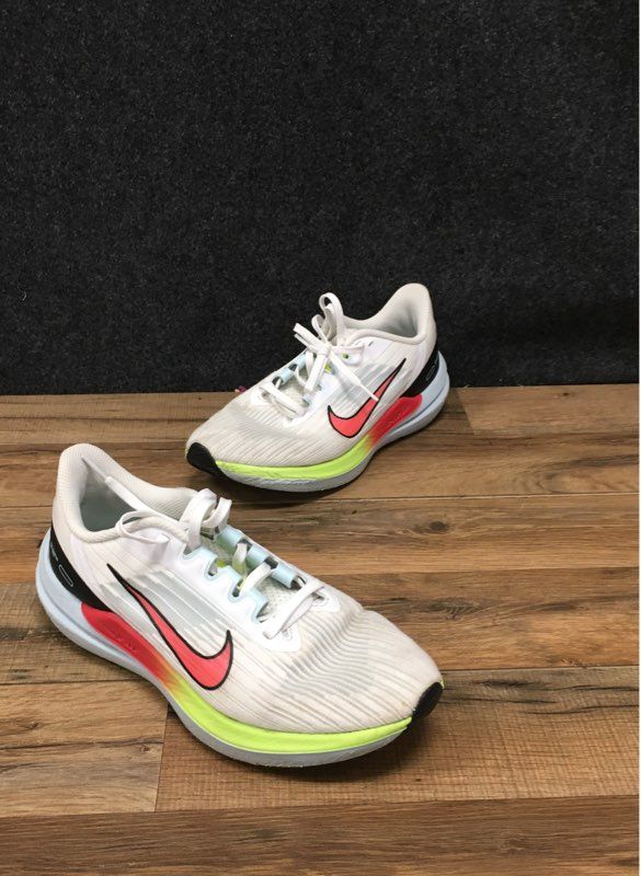 Nike Air Winflo 9 White Crimson Running Shoes DX3352-100 Women's Size 8