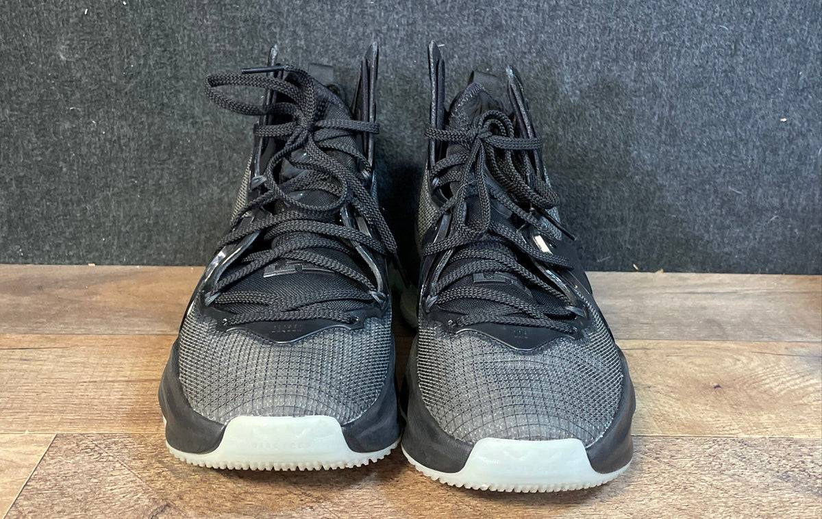 Nike LeBron 19 GS Black Medium Ash Basketball Shoes Youth Size 6Y