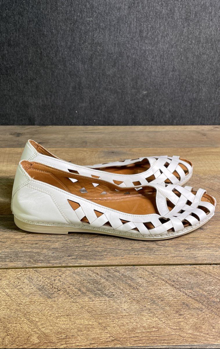 Karyoka White Real Leather Cut Out Comfort Flats Women's Size 41