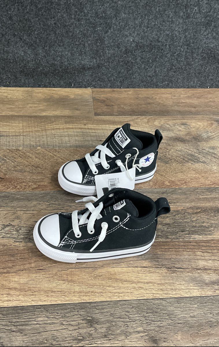 Converse Chuck Taylor All Star Street Mid Black White Toddler NWT Size 6