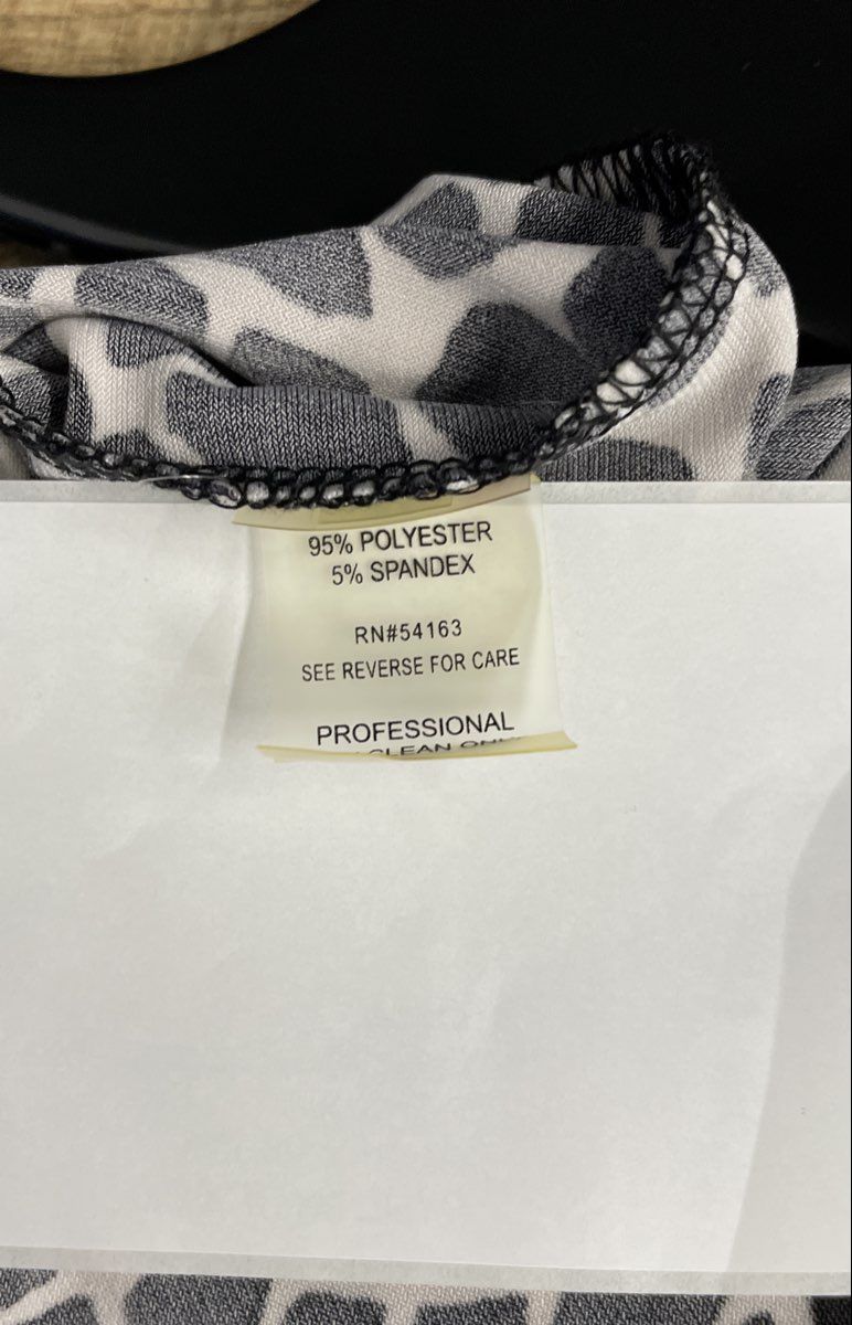 Calvin Klein Women's Sleeveless Top Black White Giraffe Print Shell Blouse Sz M